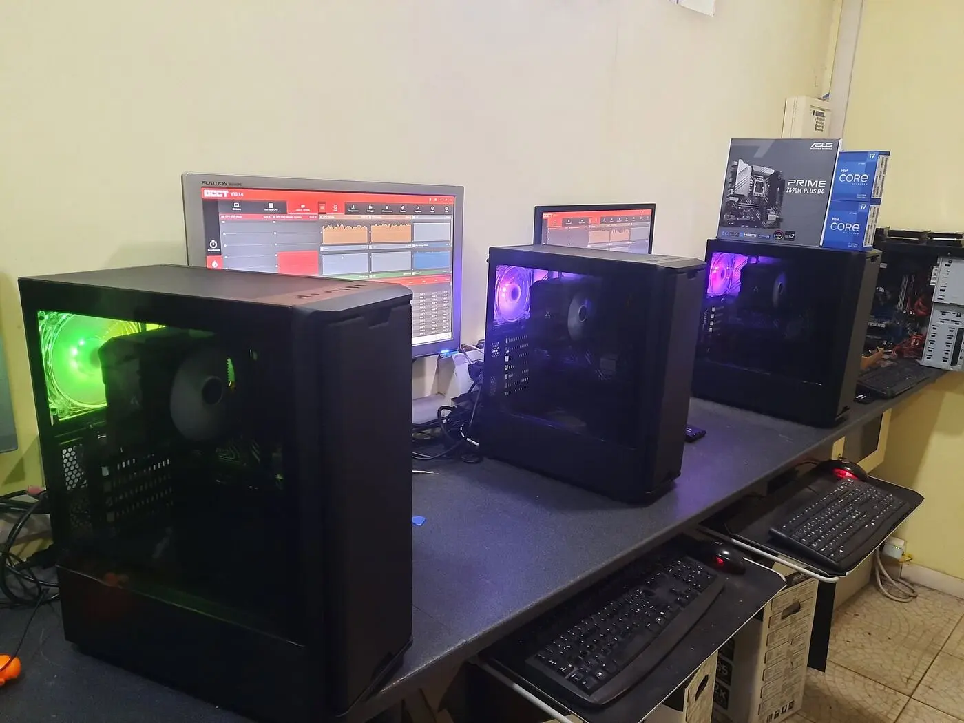 Il laboratorio con i PC in collaudo
